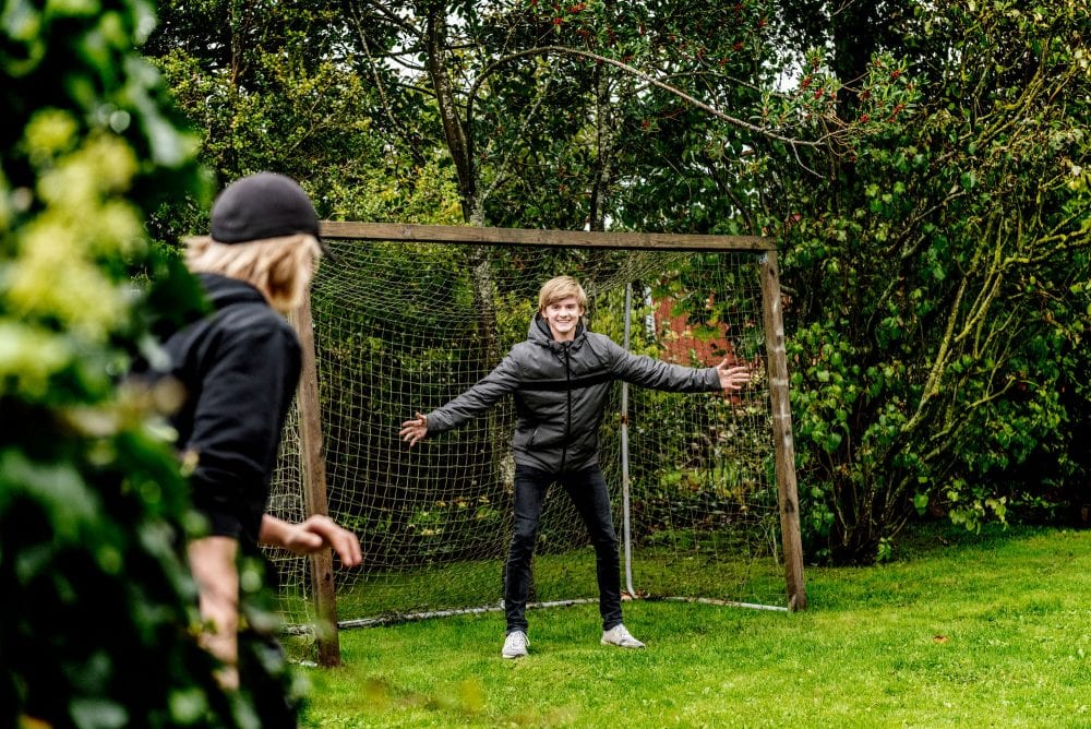 Drengespiller fodbold