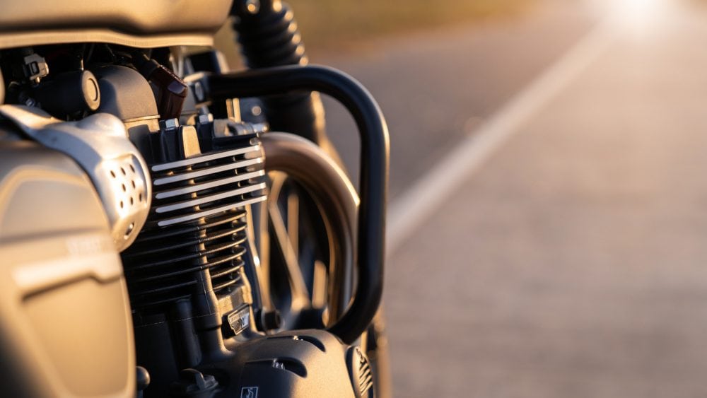 en motorcykel i solskin